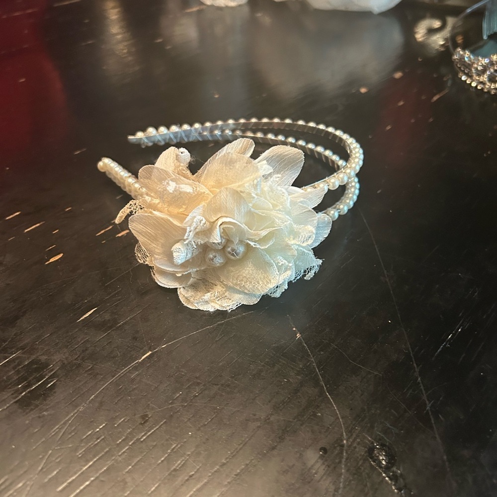Double banded pearl headband with flower accent